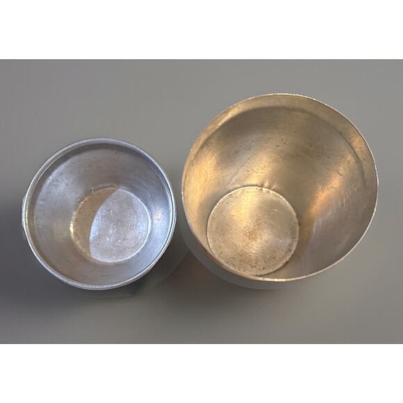 VINTAGE -ALUMINUM SHAKER CUP W/ LID-CAPACITY 1 LIQUID CUP-PRE-OWNED - Picture 3 of 3